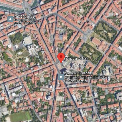 Lo shopping in Piazza Attias a Livorno
